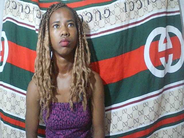 sexy-sarah's BongaCams show and profile