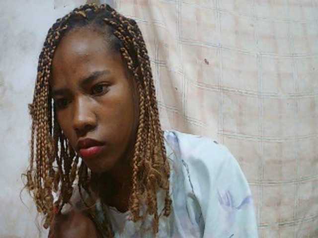 sexy-sarah's BongaCams show and profile