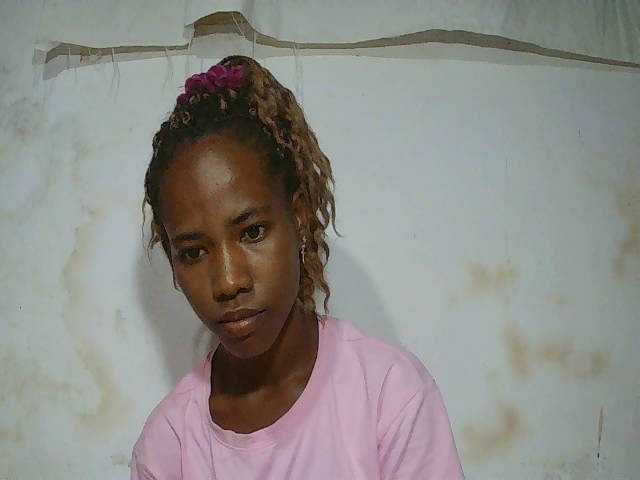 sexy-sarah's BongaCams show and profile