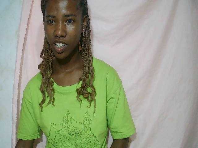 sexy-sarah's BongaCams show and profile