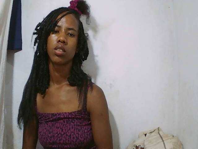 sexy-sarah live cam profile