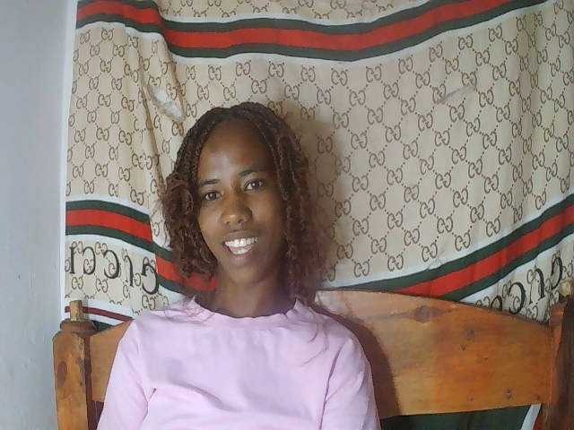 sexy-sarah's BongaCams show and profile