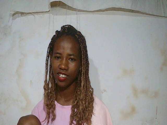 sexy-sarah's BongaCams show and profile