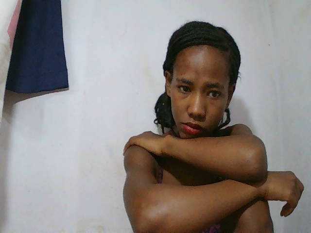 sexy-sarah's BongaCams show and profile