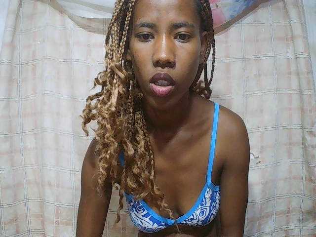 sexy-sarah's BongaCams show and profile