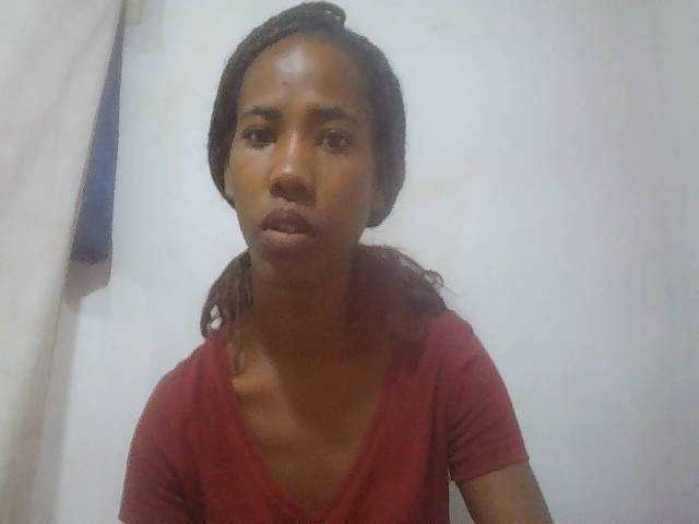 sexy-sarah's BongaCams show and profile