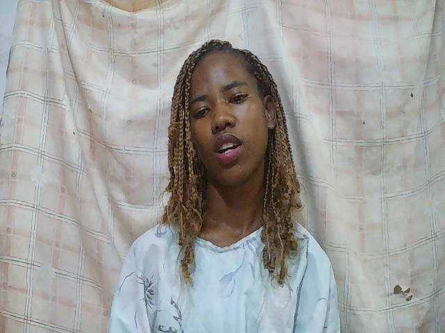 sexy-sarah's BongaCams show and profile