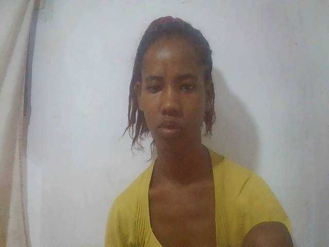 sexy-sarah's BongaCams show and profile