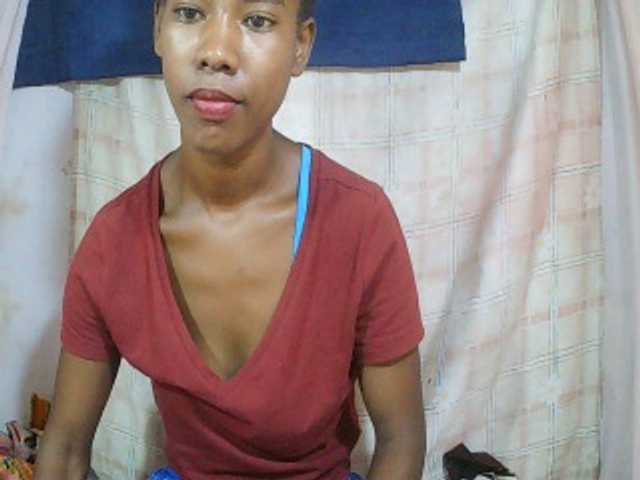 sexy-sarah's BongaCams show and profile