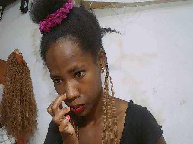 sexy-sarah's BongaCams show and profile