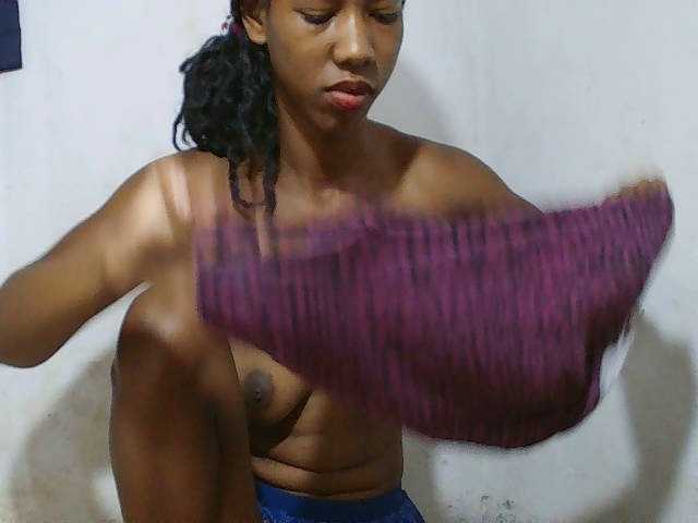 sexy-sarah's BongaCams show and profile