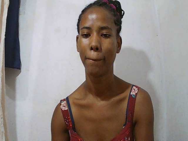 sexy-sarah's BongaCams show and profile