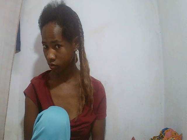 sexy-sarah's BongaCams show and profile