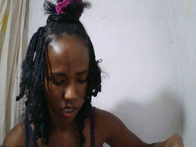 sexy-sarah live cam profile