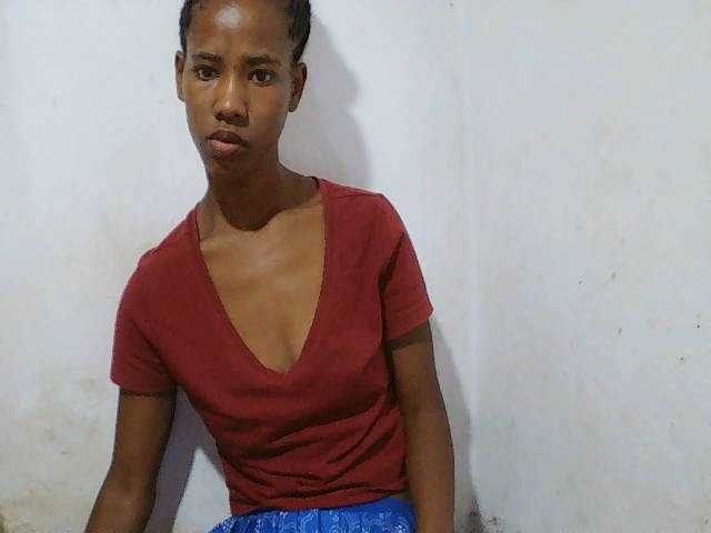 sexy-sarah's BongaCams show and profile