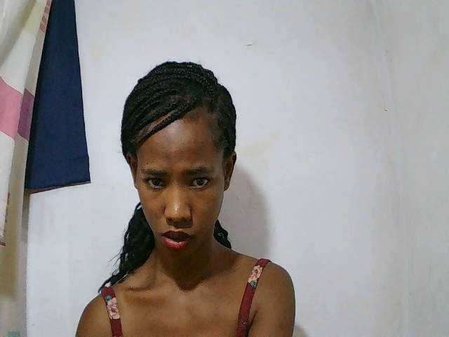 sexy-sarah's BongaCams show and profile