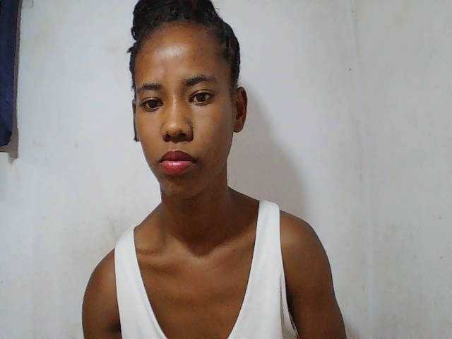 sexy-sarah's BongaCams show and profile