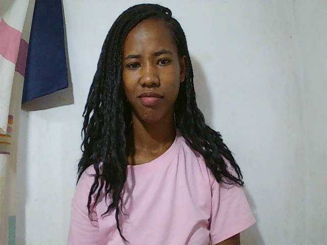 sexy-sarah's BongaCams show and profile