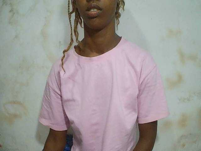 sexy-sarah's BongaCams show and profile