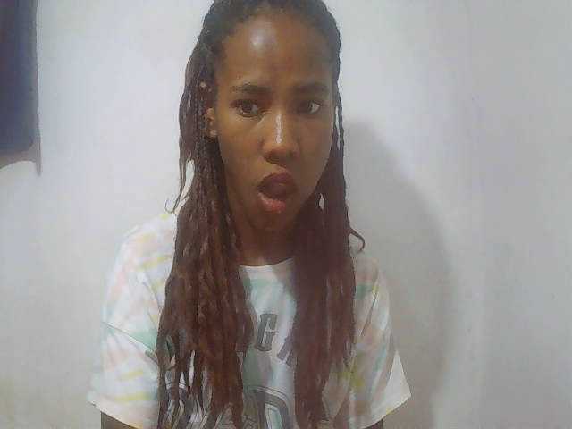 sexy-sarah's BongaCams show and profile