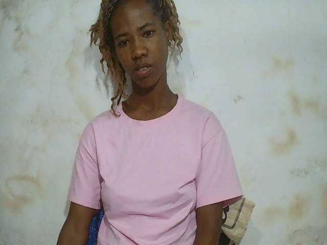 sexy-sarah's BongaCams show and profile