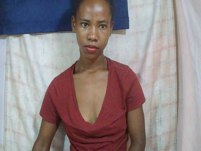 sexy-sarah's BongaCams show and profile