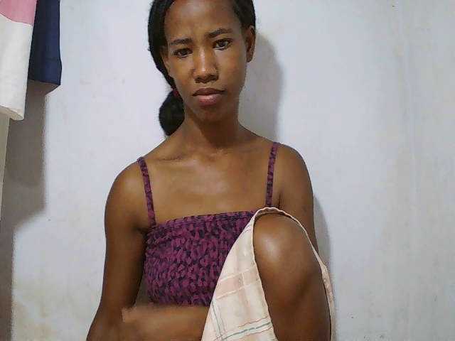 sexy-sarah's BongaCams show and profile