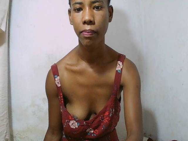 sexy-sarah's BongaCams show and profile