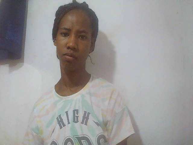 sexy-sarah's BongaCams show and profile