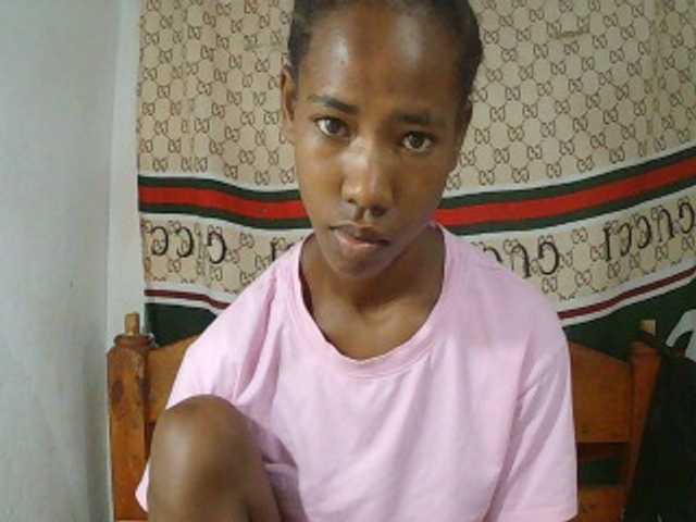 sexy-sarah's BongaCams show and profile