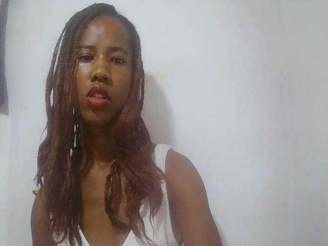 sexy-sarah's BongaCams show and profile