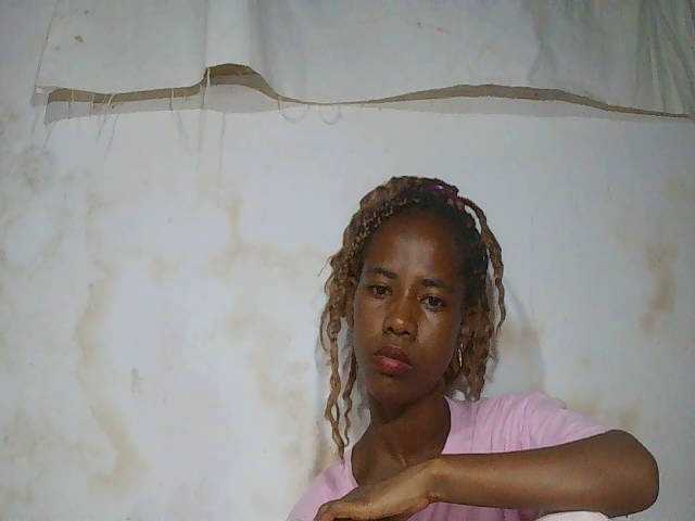 sexy-sarah's BongaCams show and profile