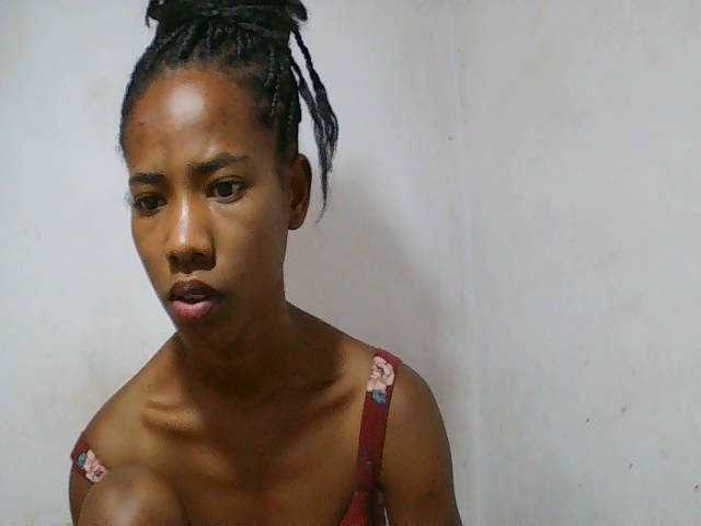 sexy-sarah's BongaCams show and profile