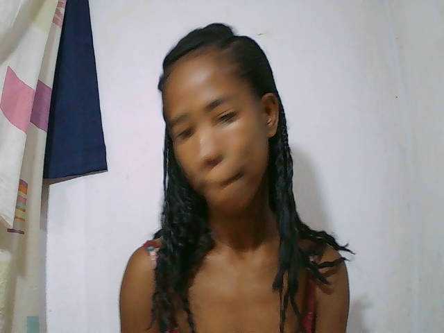 sexy-sarah's BongaCams show and profile