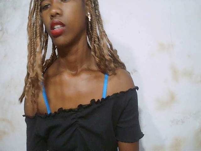 sexy-sarah's BongaCams show and profile