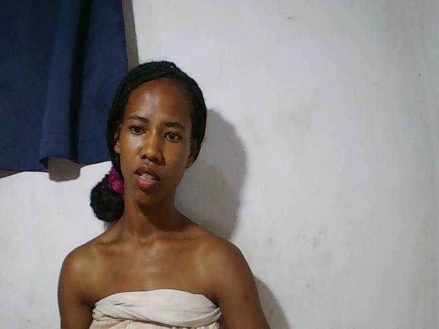 sexy-sarah's BongaCams show and profile