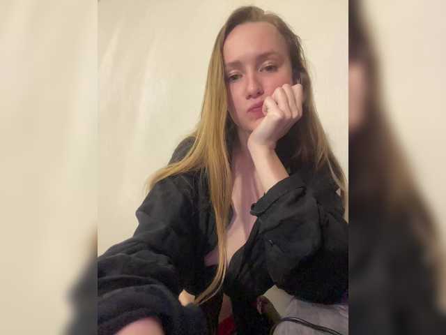 Amilee's BongaCams show and profile