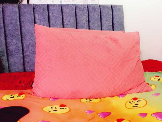 Lilith-3's BongaCams show and profile