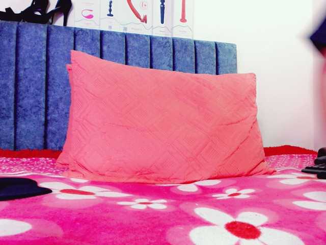 Lilith-3's BongaCams show and profile