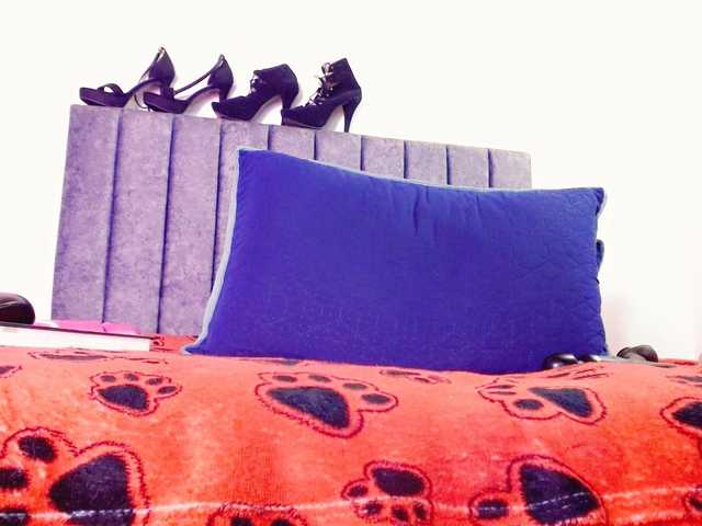 Lilith-3's BongaCams show and profile