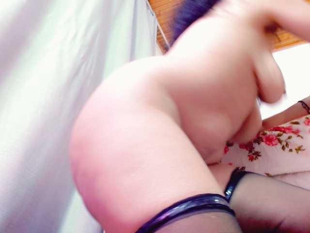 Lilith-3's BongaCams show and profile