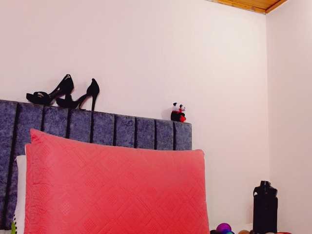 Lilith-3's BongaCams show and profile