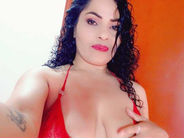 Lilith-3's BongaCams show and profile