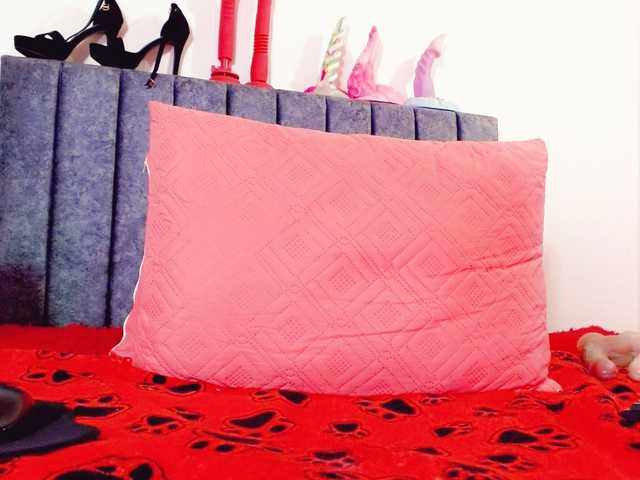 Lilith-3's BongaCams show and profile