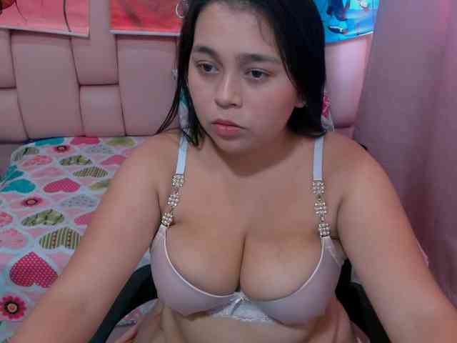 naylahot18 webcam