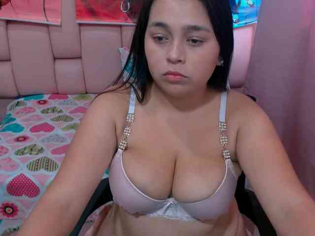 naylahot18 webcam