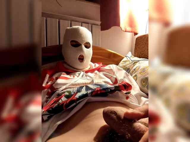BottomB95 Live Webcam on BongaCams