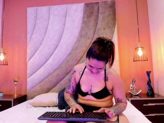 Maddison-Walker's BongaCams show and profile