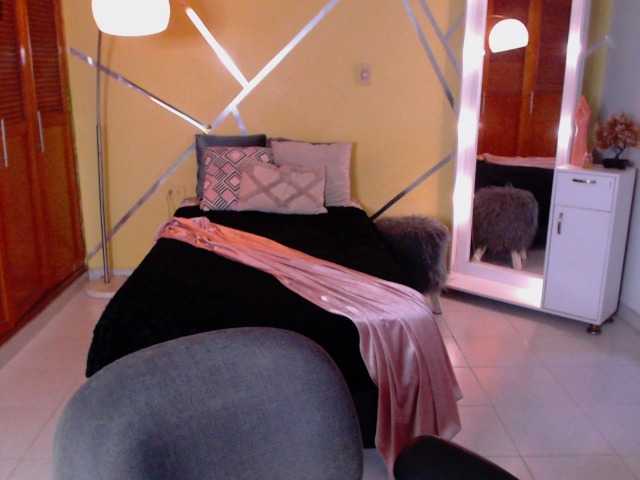 janapop Live Cam on BongaCams