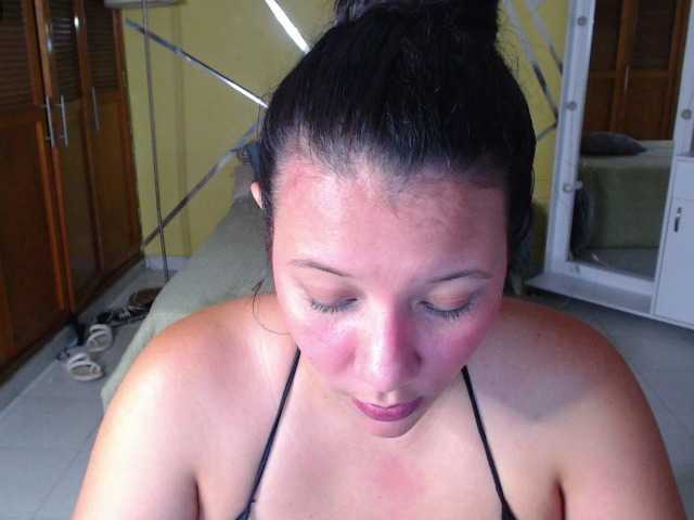 le modèle janapop est en webcam porno dans un show sur le site bongacams, il possède les tags suivants: Latino/Hispanic,Brunette,Hairy